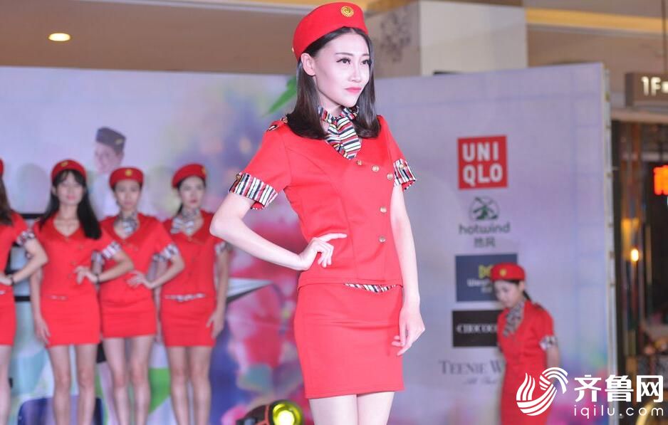 濟南模特空姐T臺秀 紅衣制服驚艷絕倫（組圖）