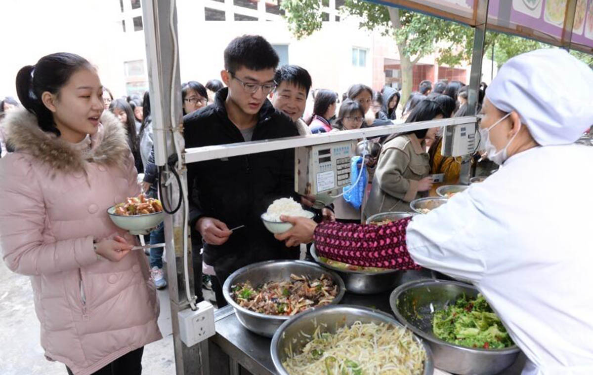 90后“學生夫妻”：在外打拼后入校求學（組圖）