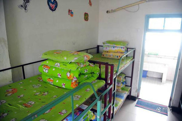 最大農村寄宿小學 近千人靠“剪刀石頭布”打飯