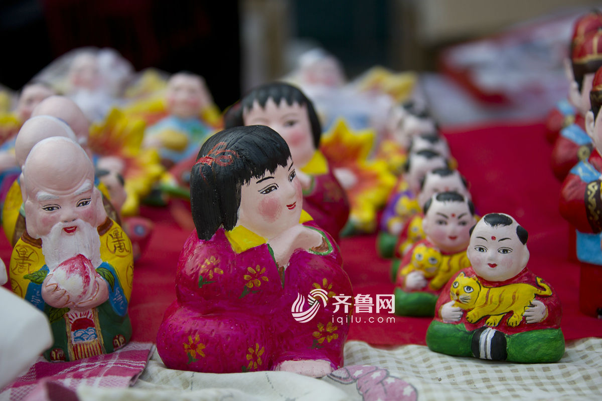 感受非遺文化 山東火把李廟會(huì)泥塑娃娃當(dāng)主角[組圖]