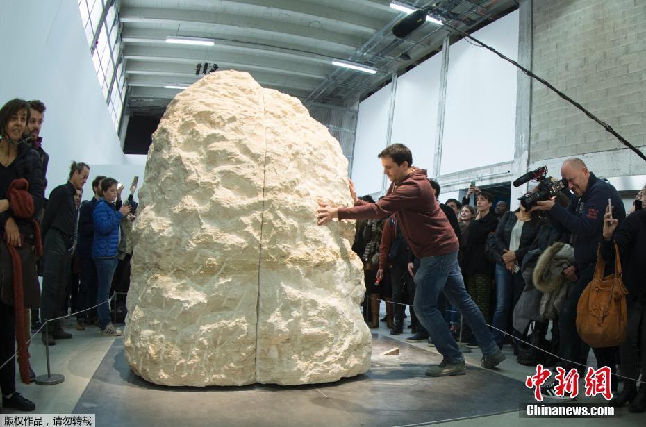 在石頭中漫游？法國行為藝術(shù)家自鎖巨石內(nèi)1周[組圖]