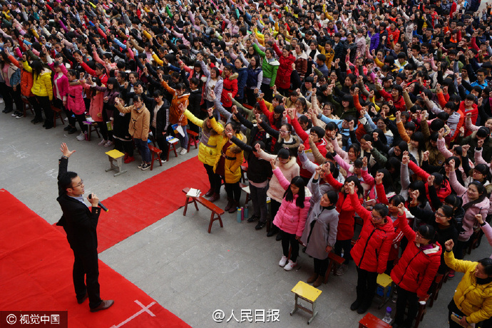 河南高考誓師大會(huì) “我要上一本！我要上北大！”