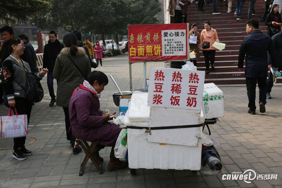 西安煎餅夫妻 9年堅(jiān)持為特殊群體提供免費(fèi)煎餅（組圖）