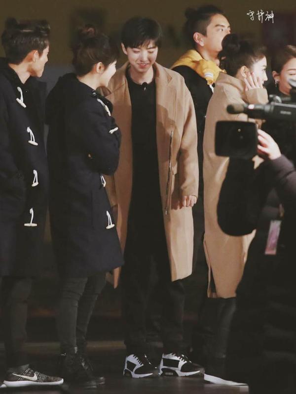 《少年團》路透照曝光 景甜背王俊凱“姐姐力”爆棚