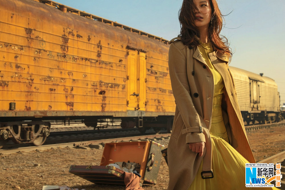 趙薇慵懶登封面 演繹“睡衣風”新潮流