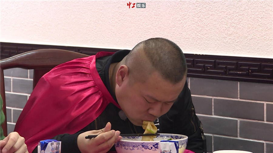 小岳岳為吃“天下第一面”文化潛力大爆發(fā) 默寫(xiě)42畫(huà)超難biáng字