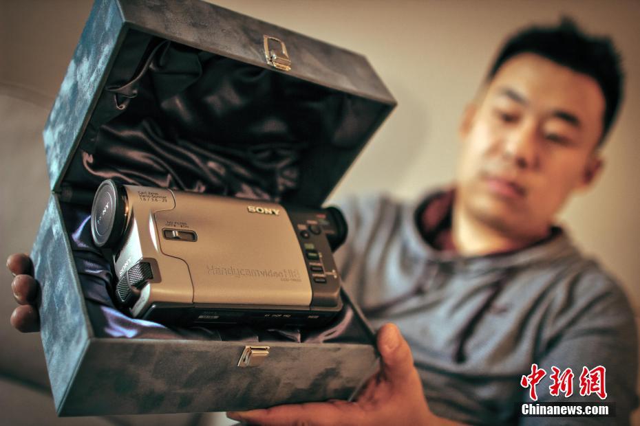 天津80后小伙收藏百余臺經(jīng)典攝像機（組圖）