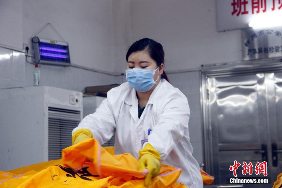 探訪廣西90后女遺體化妝師 堅守五年護送逝者最后一程（組圖）