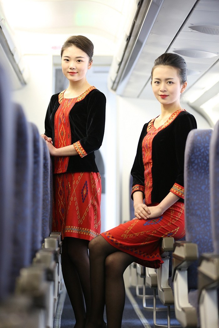 準(zhǔn)空姐化妝體驗18歲到70歲 含淚給母親打電話