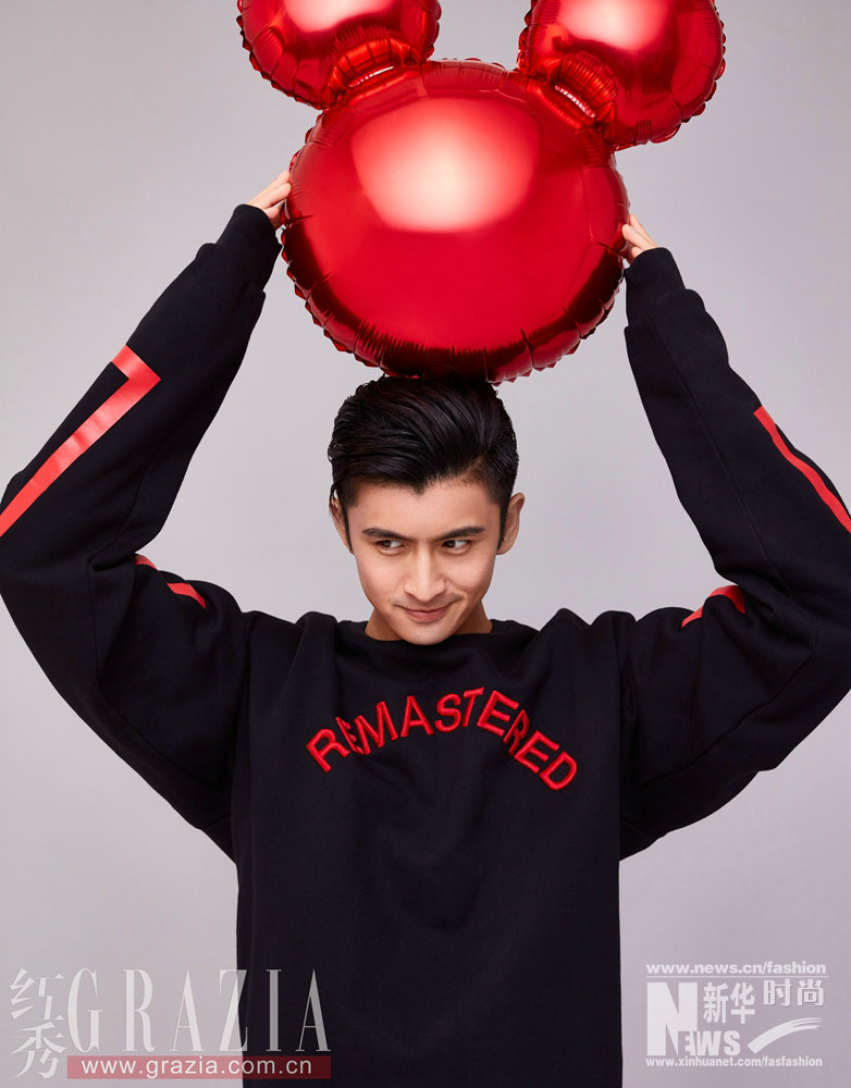 張云龍最新大片化身拳擊手 捧米奇氣球盡顯力量與溫暖