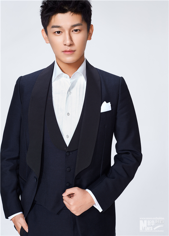 楊旭文曝早春寫真大片 百變駕馭文藝復古風