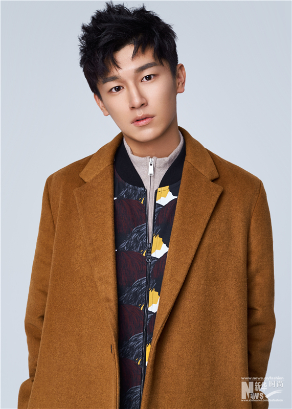 楊旭文曝早春寫真大片 百變駕馭文藝復古風