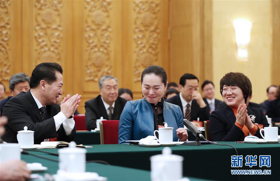 兩會會場內外的她們：工作著 美麗著（組圖）