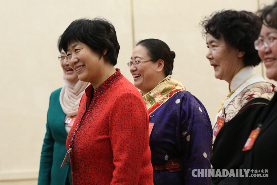 青海代表團(tuán)全體會(huì)議向媒體開放