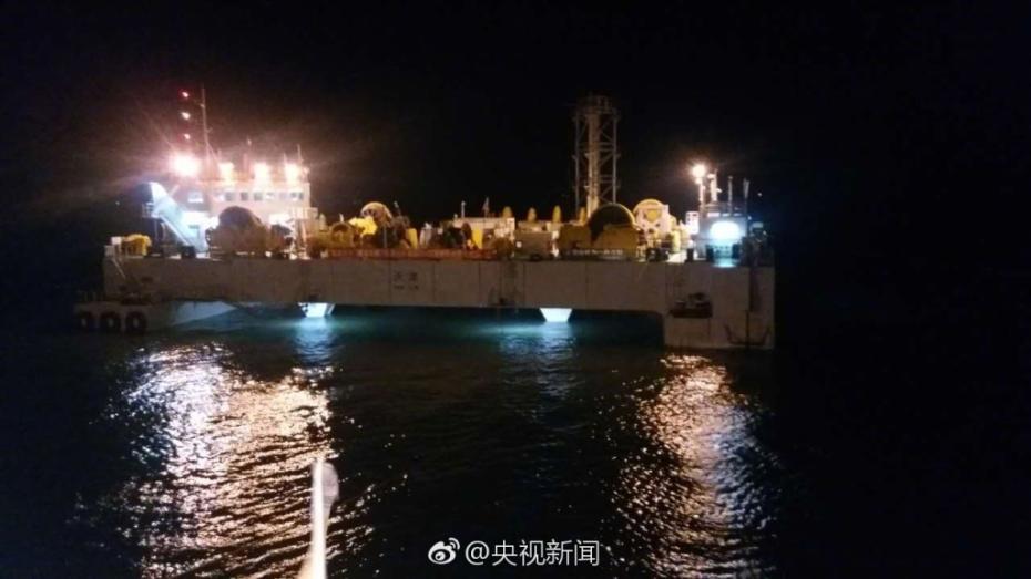 港珠澳大橋海底隧道僅差12米合龍