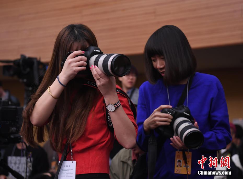 “三八”國際婦女節上的女記者
