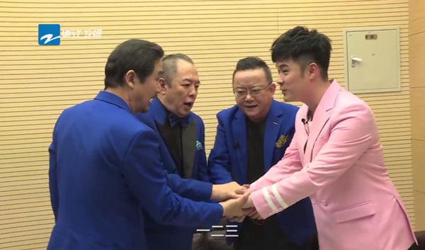 《紀曉嵐》17年后重聚 “杜小月”深情擁抱王剛