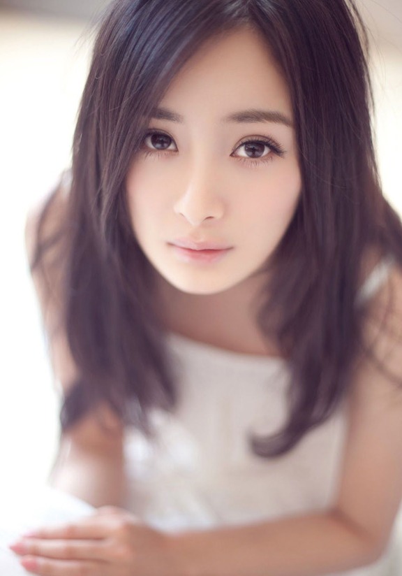 45度角度扒娛圈美顏：楊冪下巴干癟李沁美嘴滿分