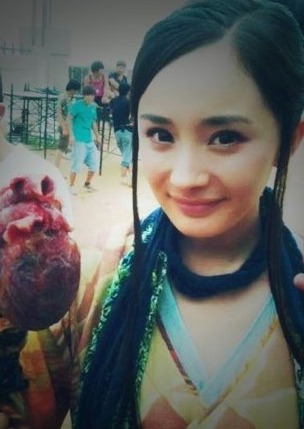 45度角度扒娛圈美顏：楊冪下巴干癟李沁美嘴滿分