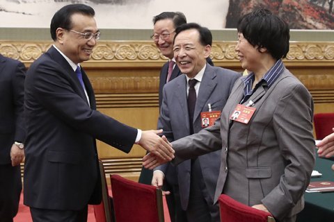 院士代表建議攻克霧霾形成機理 李克強:誰攻克,重獎誰!