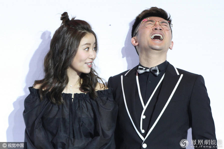 林心如產(chǎn)后與蘇有朋再合體 捂嘴甜笑婚戒超搶鏡