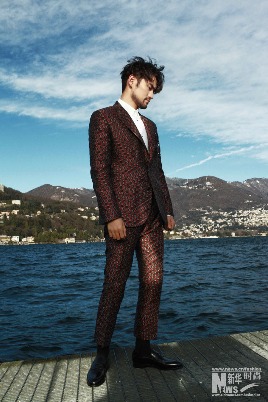 袁弘科莫湖時尚大片發(fā)布 蓄須增添型男魅力