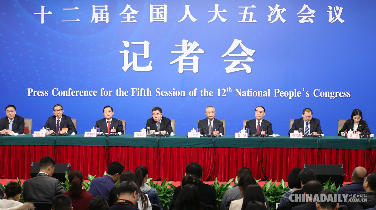 全國人大教科文衛委主任委員柳斌杰等就“人大監督工作”答記者問