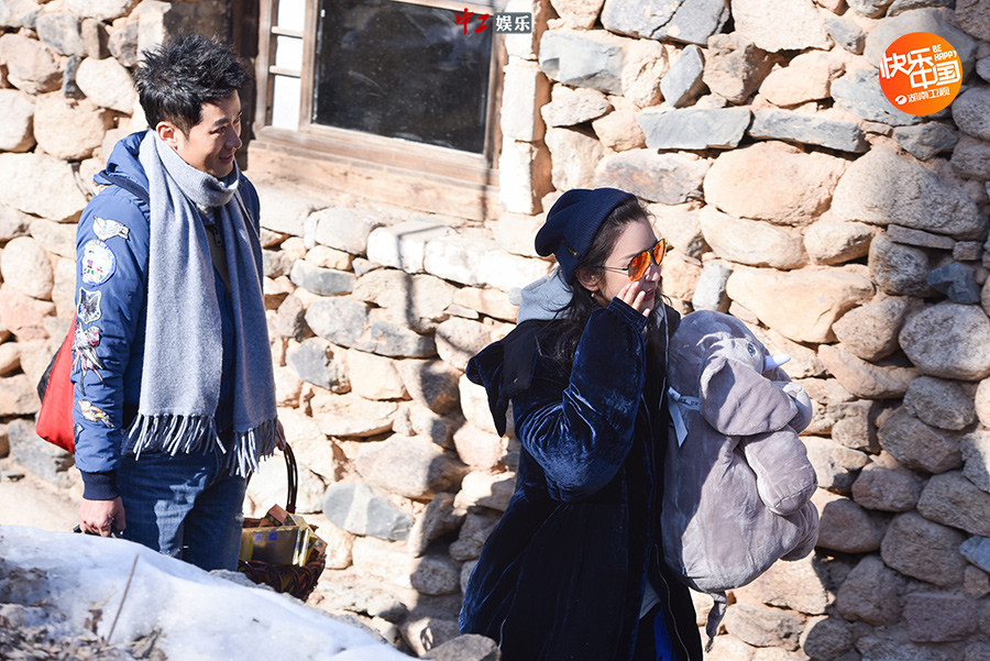 《向往的生活》李冰冰與劉憲華練外語 蘑菇屋學(xué)習(xí)氛圍濃