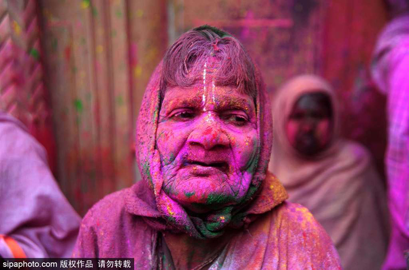 印度寡婦慶胡里節 上演色彩狂歡