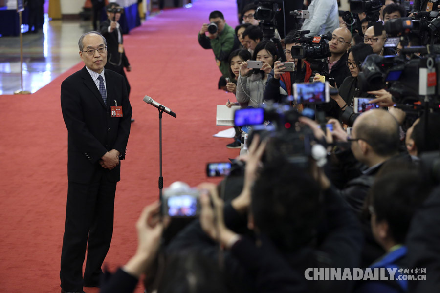 “部長(zhǎng)通道”采訪(fǎng)部長(zhǎng)