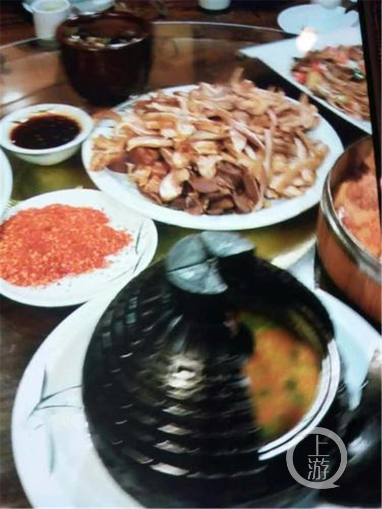 女子聚餐點特色“地雷菜” 上桌后爆炸臉被燙傷