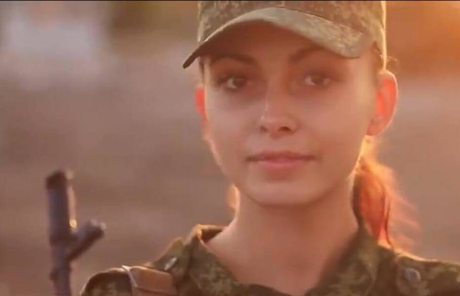 俄媒曝光美女坦克部隊(duì) 顏值與戰(zhàn)斗力成正比