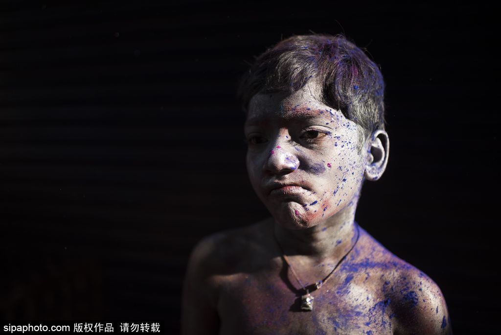 最多彩的笑臉 記錄印度金奈胡里節兒童肖像