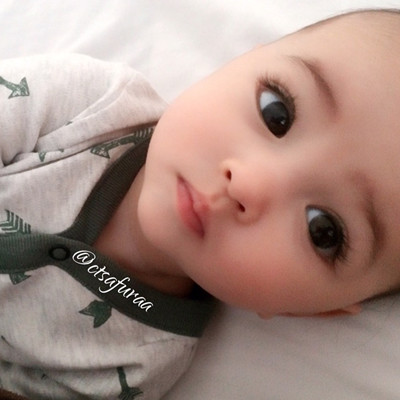 出生自帶美顏效果 瑞典寶寶網上走紅（組圖）