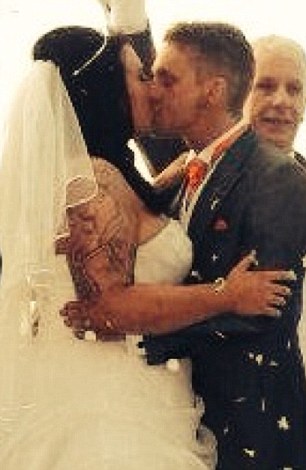 不靠譜夫妻騙親友辭職 稱自己有2億英鎊遺產(chǎn)