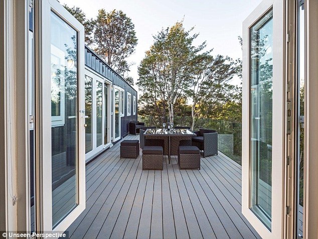 女子癡迷小空間生活 用集裝箱打造夢幻小屋（組圖）