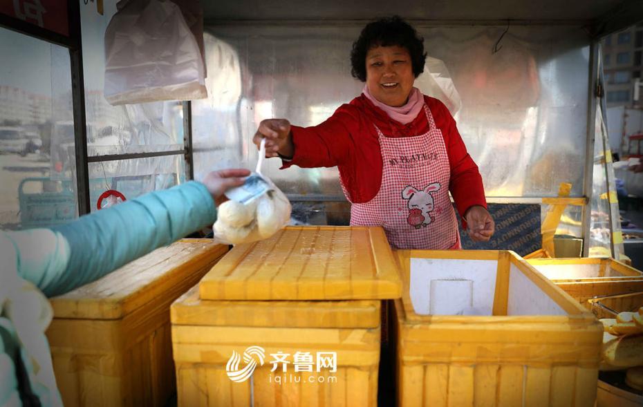 85后“饅頭哥”月賺2萬 日賣8000個饅頭