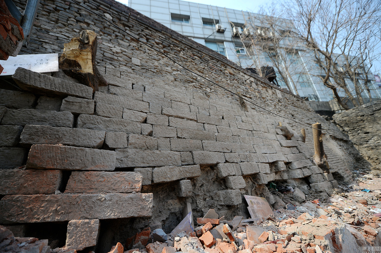 濟南拆除違章建筑露出600歲古城墻