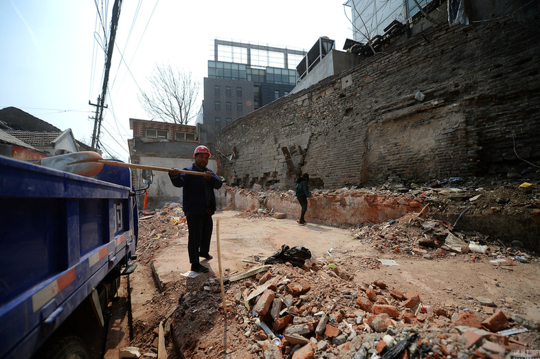濟(jì)南拆除違章建筑露出600歲古城墻