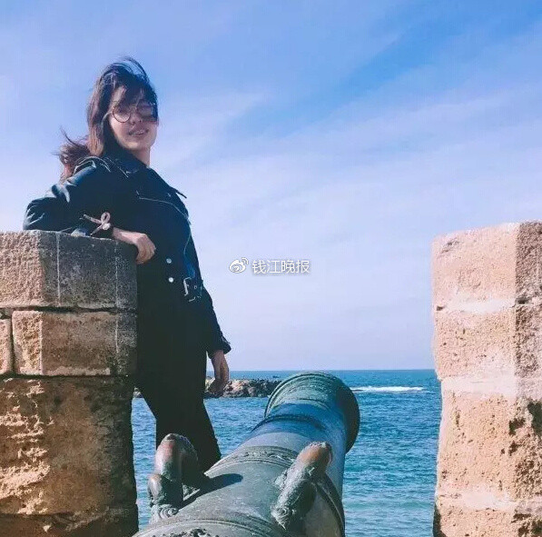 女大學生倆月賺30萬 玩遍半個地球