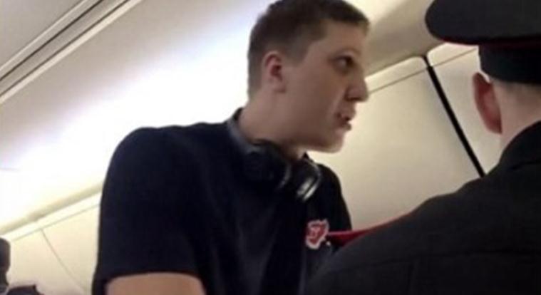 有大長腿是我錯咯？俄2.13米男子因長腿被趕下飛機