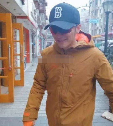 春游的節(jié)奏？謝霆鋒北京吃鹵煮炸醬面逛胡同