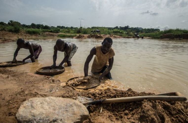 非洲牧師發現超大鉆石捐國家 售價或超4億（圖）