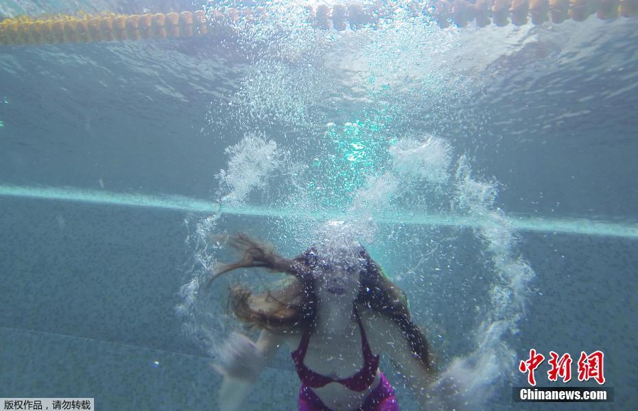 莫斯科開設美人魚培訓學校 水中展示曼妙身姿