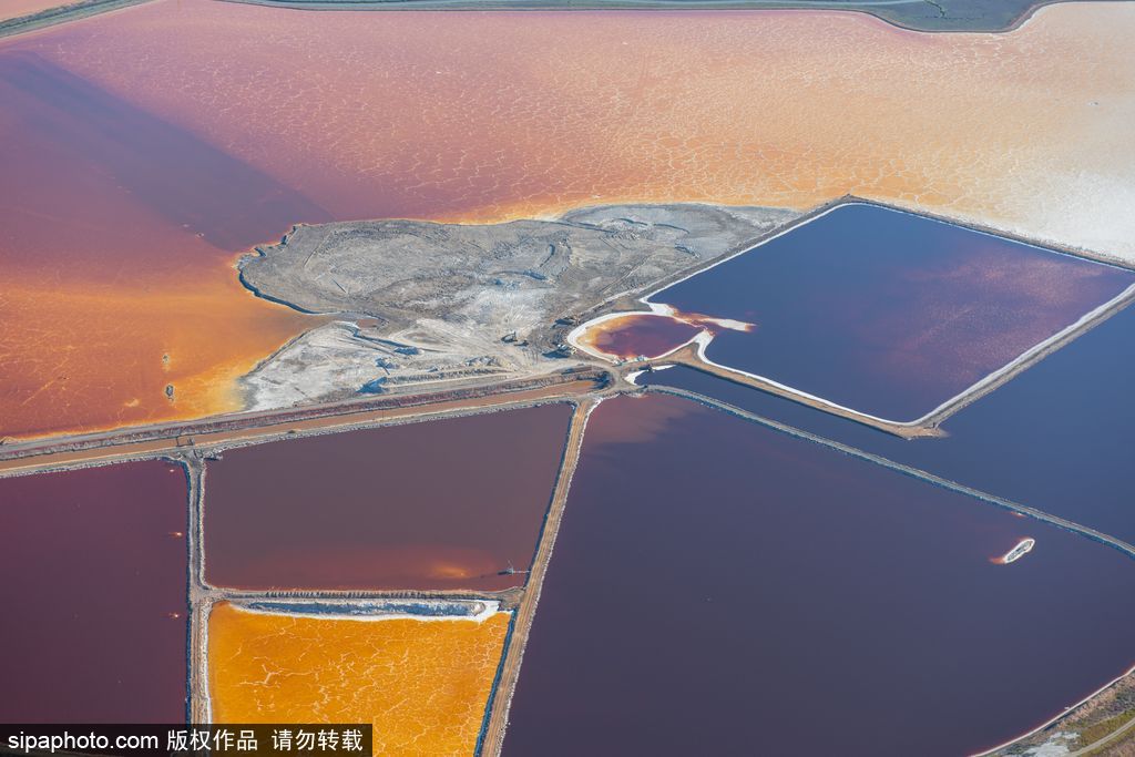 這才是上帝的調(diào)色盤！航拍美國鹽蒸發(fā)池色彩繽紛