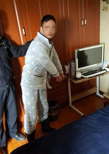 遭丈夫銬被逼網聊半年詐騙數十萬 丈夫：網友自愿的