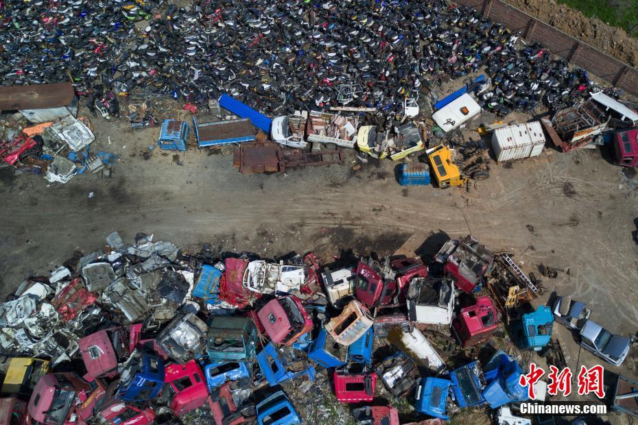 航拍南京江北機動車報廢點 猶如鋼鐵“墳場”