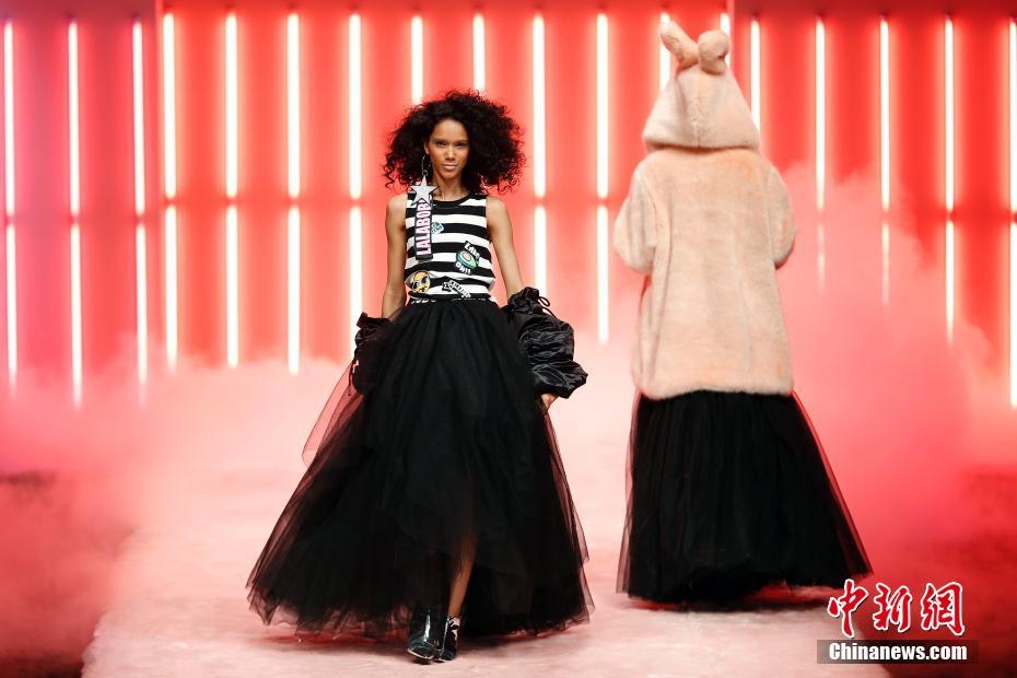 中國國際時裝周 迷幻秀場打造“時尚實驗室”