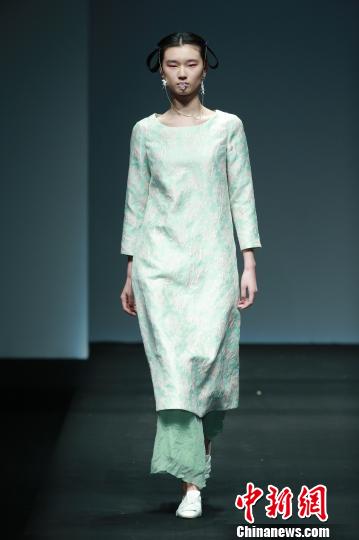 倡導(dǎo)快樂(lè)慢生活的“生活在左”秀首次亮相中國(guó)國(guó)際時(shí)裝周