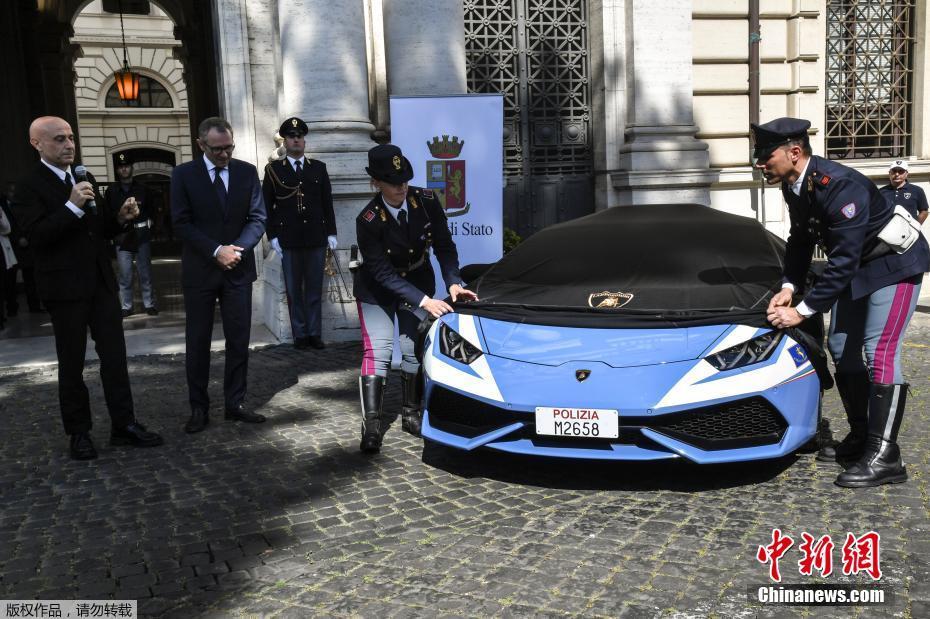 壕氣沖天！意大利警察局獲贈(zèng)蘭博基尼警車